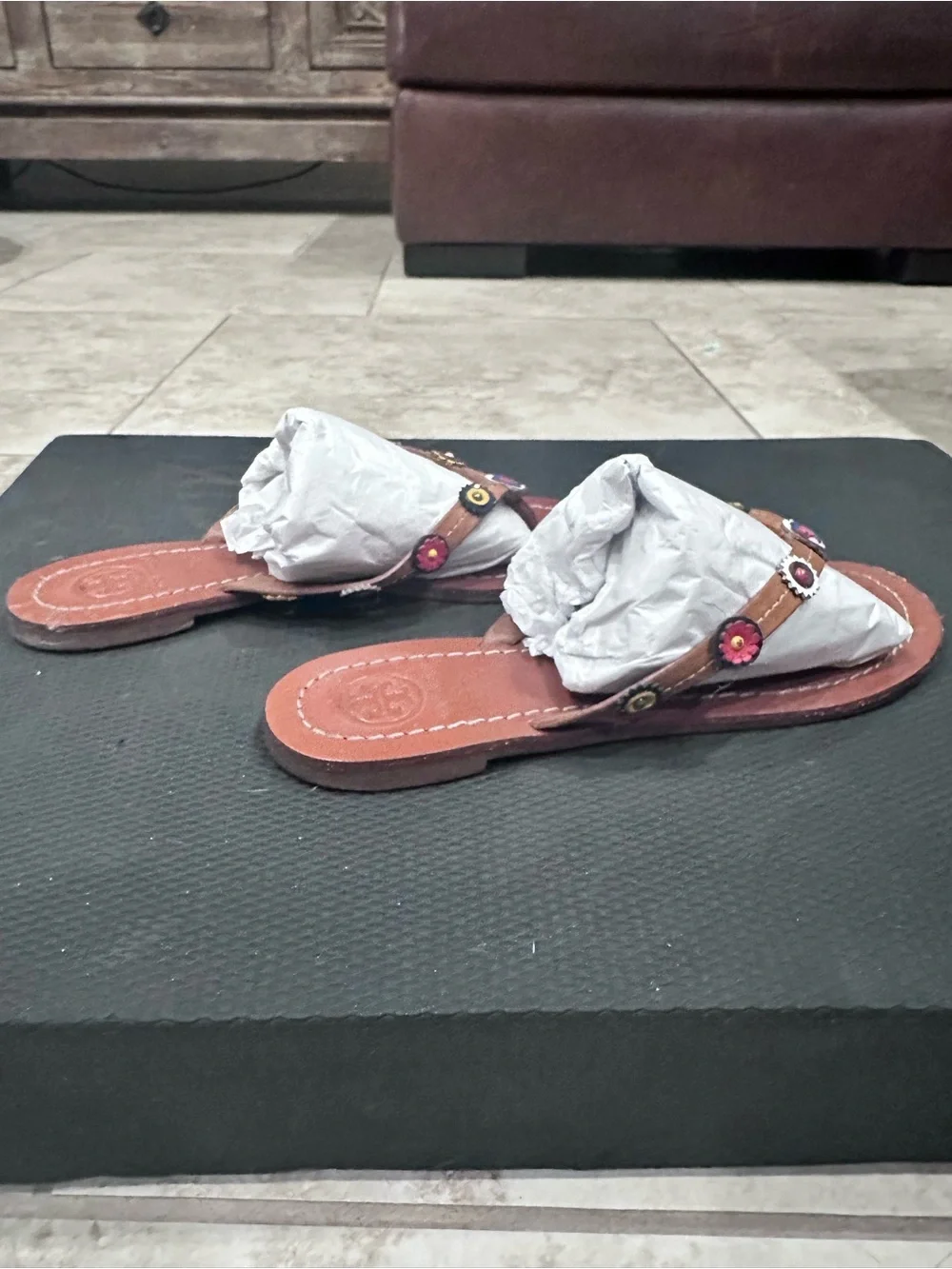 TORY BURCH Women's Brown Floral Leather Thong Sandals Size 7M Great Condition